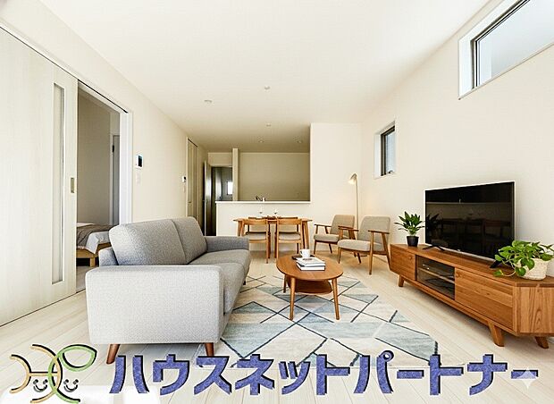 家族でくつろぐリビングは16帖。日当たりも良く、風通しも優れています。