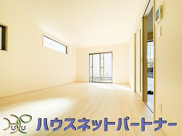 整然とした空間演出、快適な理想の暮らしの実現は家のみの拘りではなく、そこで暮らす方々にとって素敵な環境であることも挙げられると思います。四季折々の変化が奏でる鼓動を楽しんで下さい。