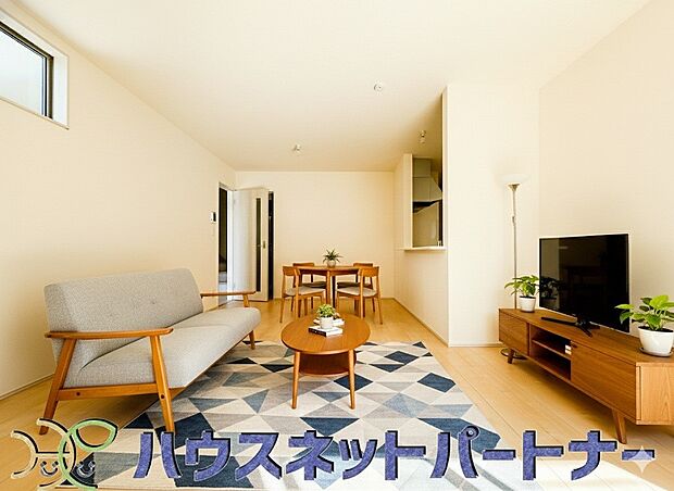 リビングは19.5帖。ソファー、テーブルを置いて。考えただけでワクワクしますね。