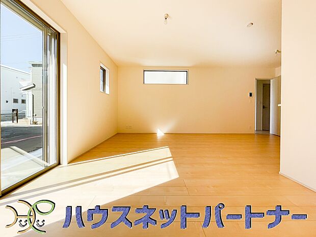 整然とした空間演出、快適な理想の暮らしの実現は家のみの拘りではなく、そこで暮らす方々にとって素敵な環境であることも挙げられると思います。四季折々の変化が奏でる鼓動を楽しんで下さい。