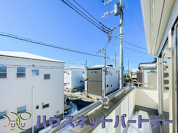 洗濯物を干したり、布団を干したり、ゴミを一時保管したり…