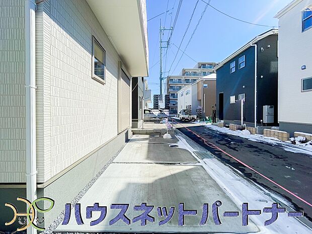 戸建ての購入を検討することになったきっかけに「駐車場を持てること」を挙げる方が多くいらっしゃいます。駐車場代金を支払続ける必要がないことは、駐車場付き戸建を持つ最大のメリットです。