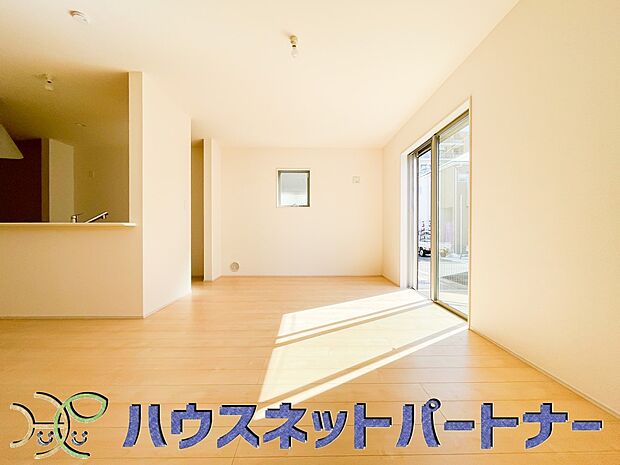 うららかな陽射しがどのお部屋にも降り注ぎますように、快適さを追求した間取設計。得難い立地環境での生活を恵みの豊かな永住の地へと変えてくれます。
