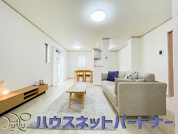 家族でくつろぐリビングは16帖。日当たりも良く、風通しも優れています。