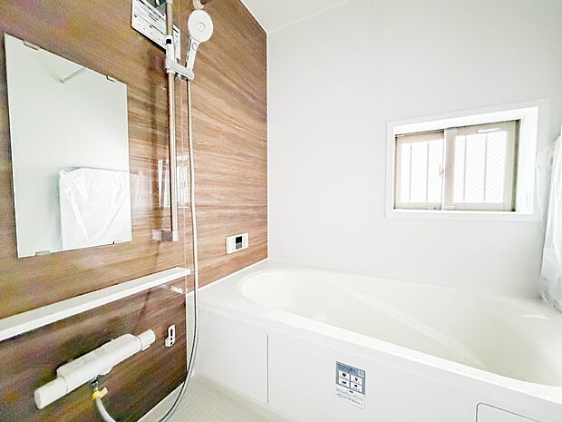 清潔を基調とした浴室は家族と一緒にお風呂に入れる広さです。楽しく癒しの一時を・・。