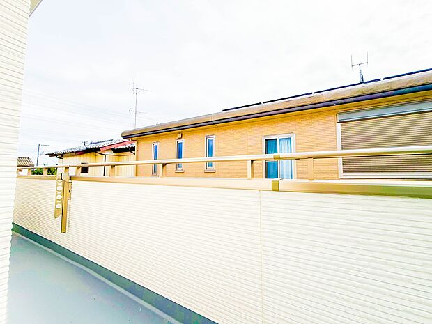 バルコニーから差し込む陽光・通風は、住環境・快適性と共に有り続ける貴重な「財産」です。この新築戸建に住まう事で手に入れるものは、きっと日常にとっても貴重な存在となるはずです。