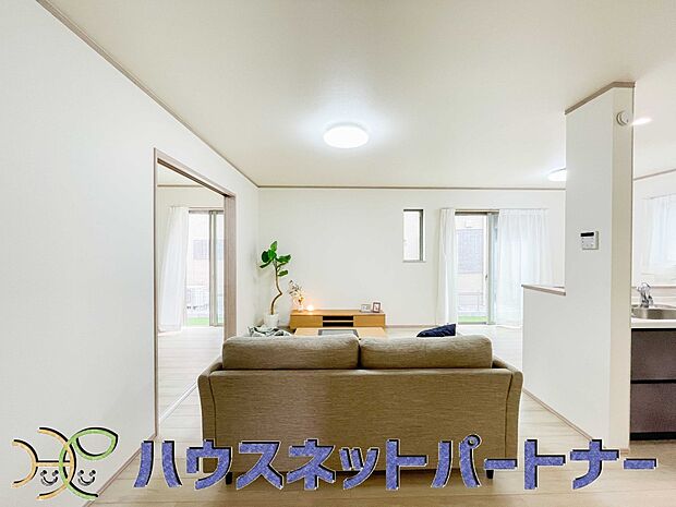 明るく開放的なダイニング。家族とのコミュニケーションが取りやすく、みんなの笑顔が溢れます。