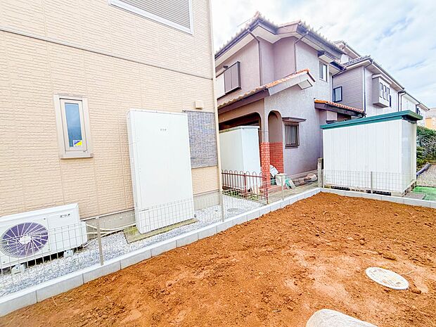 一戸建ての醍醐味は、何といっても庭があること。花や野菜を育てたり、子供と遊んだり、お客様を迎えたり…。大切なペットと過ごす心地良いスペースにもなりますね。