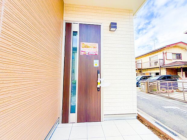 玄関はおうちの顔と言われます。玄関アプローチは、外観デザインの印象を左右します。ご家族の個性を出しながら、素敵な玄関でお客様をお迎えしてください。