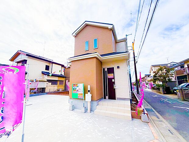 都会的な、ハイセンスな時間とともに、対照的な成熟した街並みを併せ持つことも、この邸宅の大きな特徴です。完成した現地をご体感下さい。