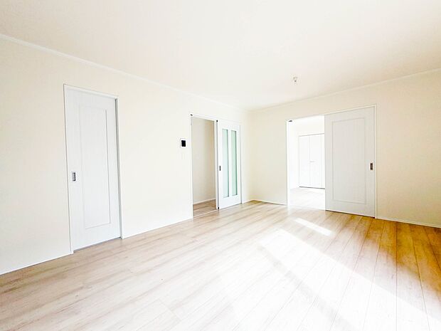 インテリアショップで見掛けた「あの家具」も置ける、ゆったりとした空間。時に広さが上質な寛ぎの時間になる事も。