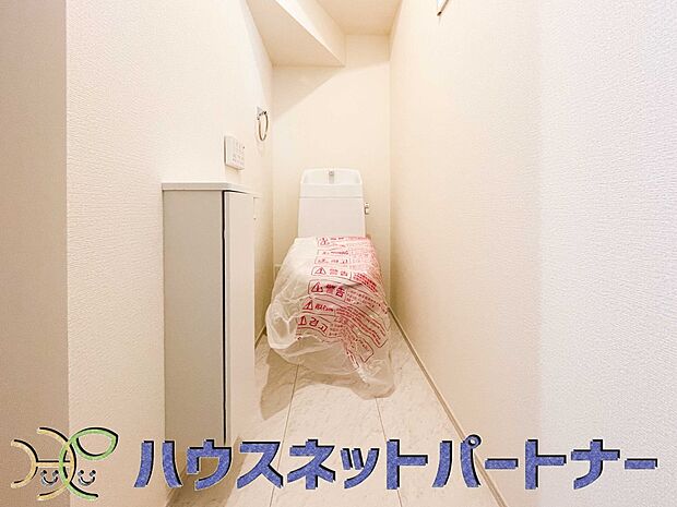 快適な生活を送るための必須アイテムとなった洗浄機能付トイレ。おしり洗浄、ビデ洗浄、暖房便座の3つの機能を標準装備しています。