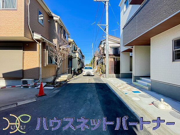 都会的な、ハイセンスな時間とともに、対照的な成熟した街並みを併せ持つことも、この邸宅の大きな特徴です。完成した現地をご体感下さい。