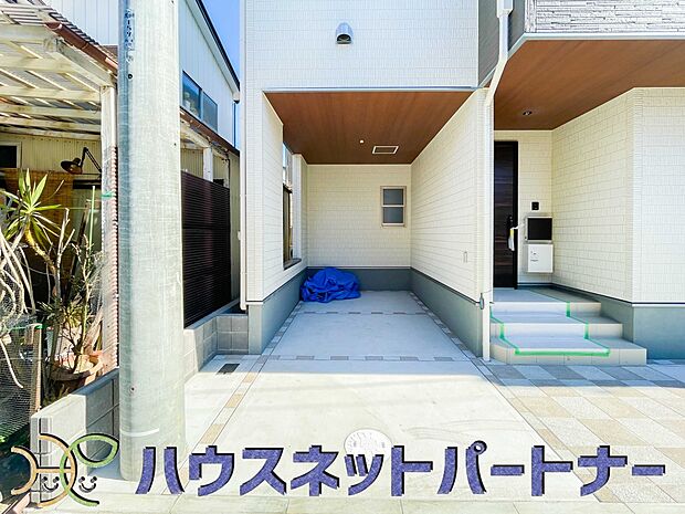 <ビルトインガレージは、車がきれい!>ビルトインガレージなら「野ざらし、雨ざらし、吹きさらし」になりません。汚れやいたみは減り、車の掃除もラクになります。