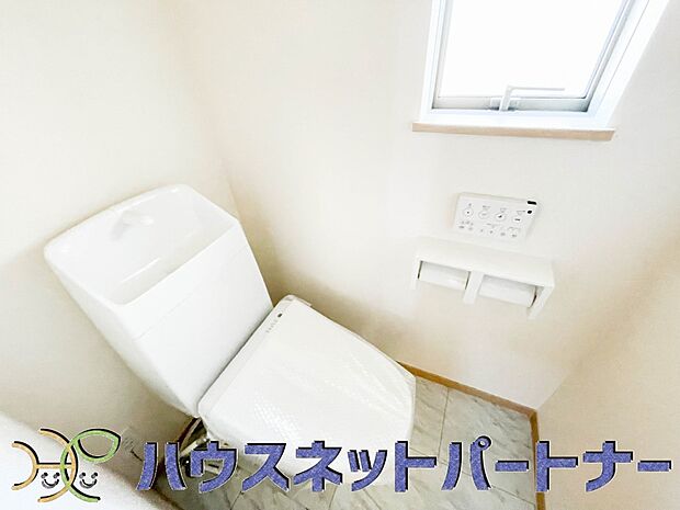 冷たい便座に座ったときの「ヒヤッ」は苦痛なだけでなく、心機能に負担がかかります。便座の暖房機能は、その冷感ショックを軽減することにとても有効な機能なのです。
