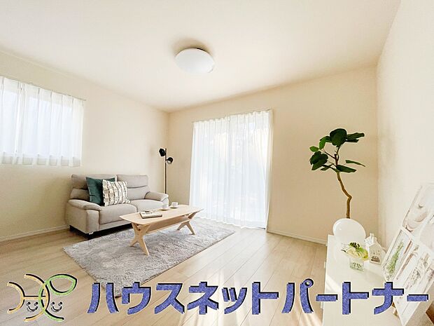 インテリアショップで見掛けた「あの家具」も置ける、ゆったりとした空間。時に広さが上質な寛ぎの時間になる事も。