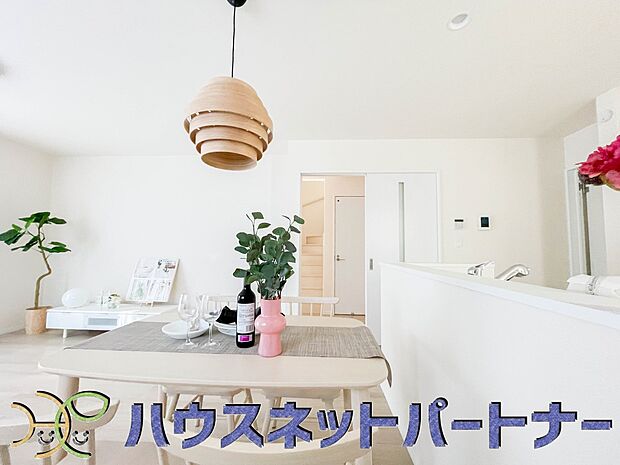 流行に左右されず、将来にわたって価値が継続する「上質」な佇まい。おしゃれな雰囲気や自然の潤い、親しみやすさといった個性を、街に新たな価値をもたらし続ける。 