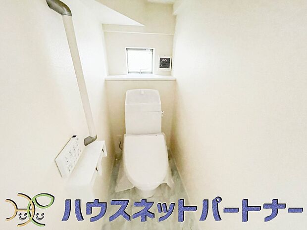 洗浄機能付トイレ。快適な生活を送るための必須アイテムとなった洗浄機能付トイレ。おしり洗浄、ビデ洗浄、暖房便座の3つの機能を標準装備しています。