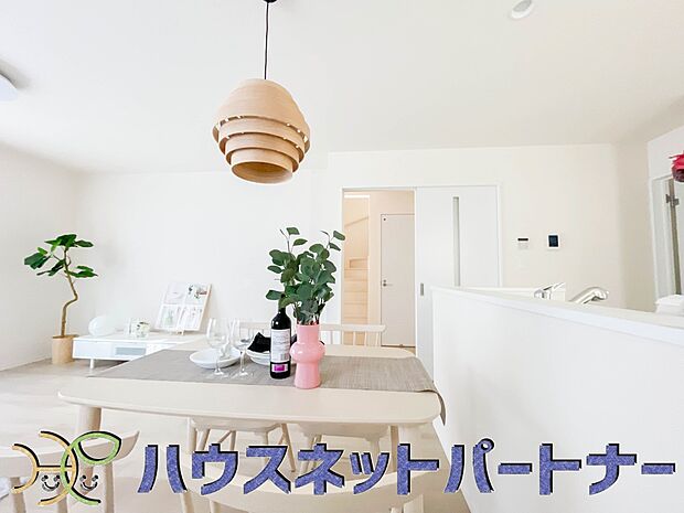 陽だまりのある光彩豊かなリビングは、何よりも快適で心休まる時間を過ごせます。