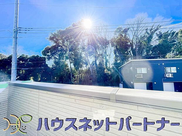 太陽に愛された邸は、陽当り・通風に優れた魅力的で快適さを追求した新築戸建でした。ここに住むからこそ意味がある。そんな特別感に浸りながら、毎日をお過ごしして欲しいです。