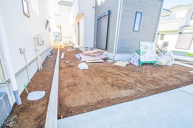 一戸建ての醍醐味は、何といっても庭があること。花や野菜を育てたり、子供と遊んだり、お客様を迎えたり…。大切なペットと過ごす心地良いスペースにもなりますね。