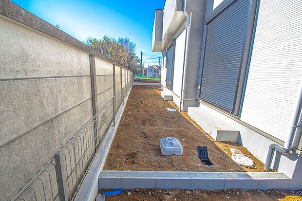 一戸建ての醍醐味は、何といっても庭があること。花や野菜を育てたり、子供と遊んだり、お客様を迎えたり…。大切なペットと過ごす心地良いスペースにもなりますね。