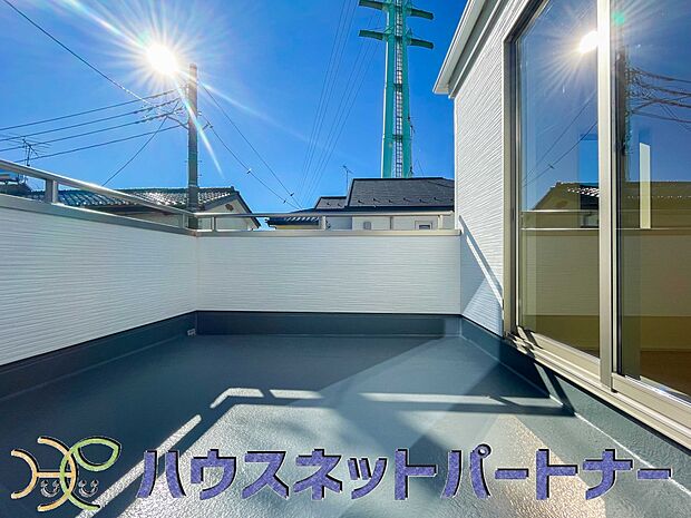 洗濯物を干したり、布団を干したり、ゴミを一時保管したり…