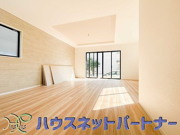 通風・採光に優れ、心地よい光と風が溢れています。 贅沢で豊かな居住性と、プライドを満たすクオリティが見事に調和した住空間。新築ならではの快適なひとときをご体感頂ける筈です。