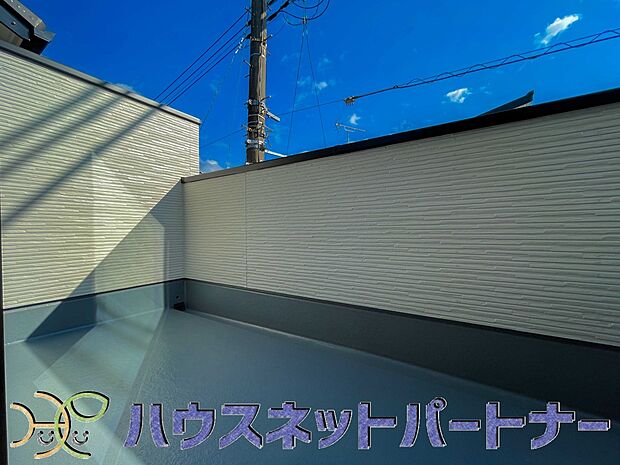 朝の澄んだ空気や、夕方に吹く清々しい風を五感で感じられるバルコニー。住まいの中で唯一屋外にあって、本当の自然を感じられるスペースです。