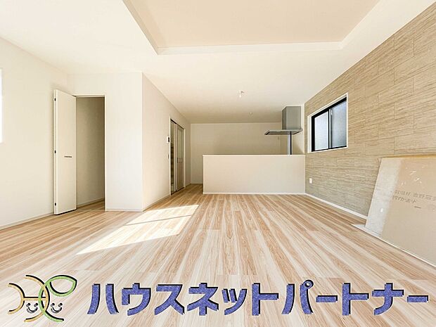 明るく開放的なダイニング。家族とのコミュニケーションが取りやすく、みんなの笑顔が溢れます