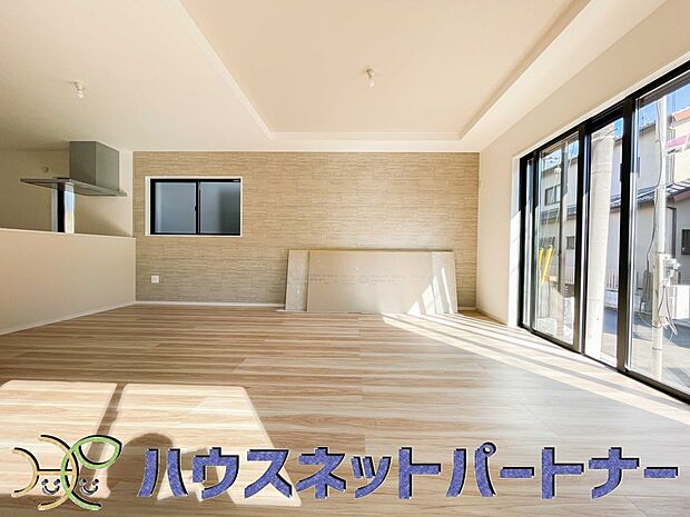 通風・採光に優れ、心地よい光と風が溢れています。 贅沢で豊かな居住性と、プライドを満たすクオリティが見事に調和した住空間。新築ならではの快適なひとときをご体感頂ける筈です。