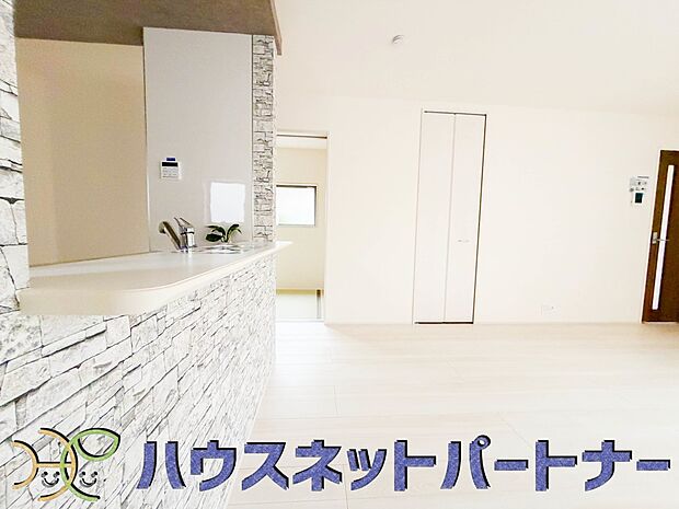 料理を作りながら家族との会話も弾む対面キッチンです。