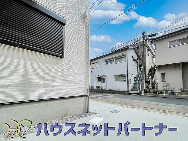 前面道路でお車を駐車するのも楽々。