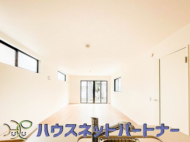 家族の様子を見ながらキッチンでお料理。一日の出来事を会話しながらの家事は嬉しいコミュニケーション。