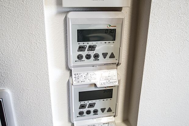 【床暖房】 「付けてよかった住宅設備」「付けないで後悔した住宅設備」のアンケート調査で上位常連の床暖房。足元から熱が壁や天井に反射して、部屋全体を暖めます。エアコンの風が苦手な人でも快適です。