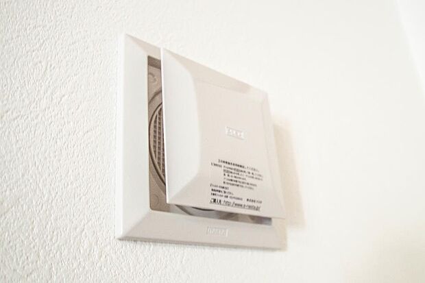 【24時間換気システム】 家じゅうの空気が入れ替わるよう、ファンなどの器械を使って2時間に1回計画換気。24時間、常に新鮮な空気を維持するためのシステムです。