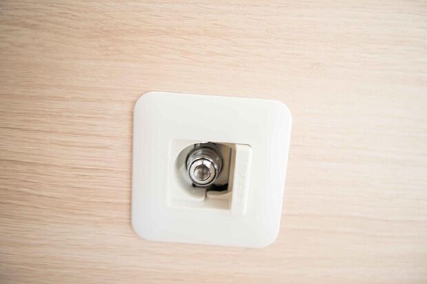 リビングに設置したガス栓。暖房器具や鍋パーティーに活躍します。