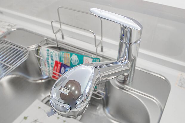 一つの蛇口で原水・シャワー・浄水を切り替えられる、浄水器。