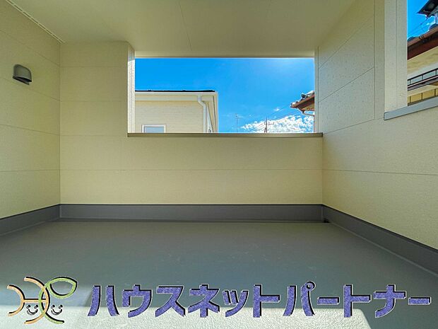 朝の澄んだ空気や、夕方に吹く清々しい風を五感で感じられるバルコニー。住まいの中で屋外にあって、本当の自然を感じられるスペースです。