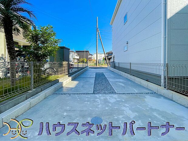 駐車場がある戸建を持つ最大のメリットは、駐車場代金を支払い続ける必要がないことです。賃貸住宅に住んでいる方が、戸建の購入を考えるきっかけに挙げることが多いようです。