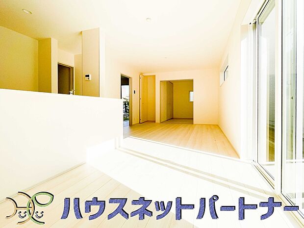 明るく開放的なダイニング。家族とのコミュニケーションが取りやすく、みんなの笑顔が溢れます