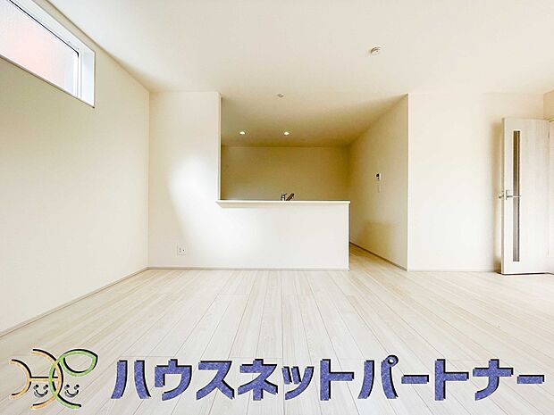 明るく開放的なダイニング。家族とのコミュニケーションが取りやすく、みんなの笑顔が溢れます