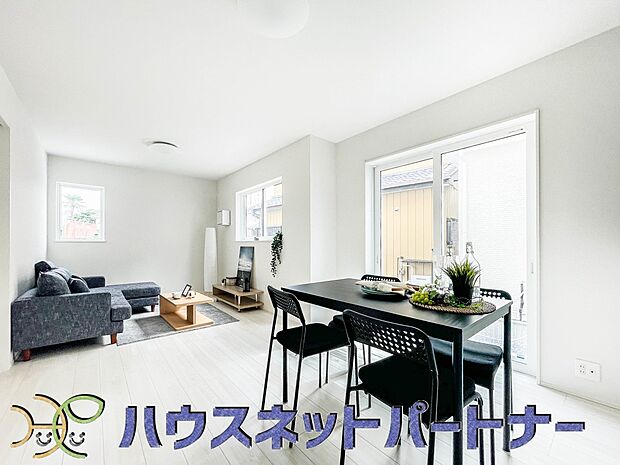 うららかな陽射しがどのお部屋にも降り注ぎますように、快適さを追求した間取設計。得難い立地環境での生活を恵みの豊かな永住の地へと変えてくれます。