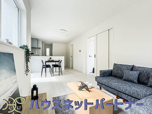 インテリアショップで見掛けた「あの家具」も置ける、ゆったりとした空間。時に広さが上質な寛ぎの時間になる事も。