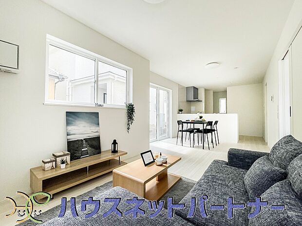 通風・採光に優れ、心地よい光と風が溢れています。 贅沢で豊かな居住性と、プライドを満たすクオリティが見事に調和した住空間。新築ならではの快適なひとときをご体感頂ける筈です。