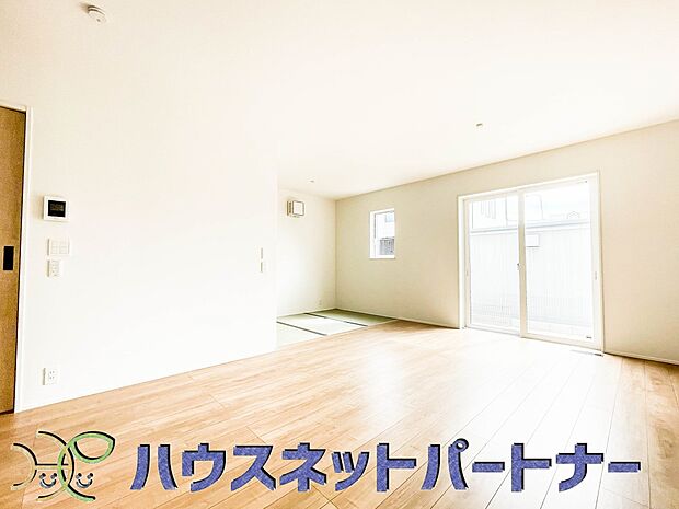 インテリアショップで見掛けた「あの家具」も置ける、ゆったりとした空間。時に広さが上質な寛ぎの時間になる事も。