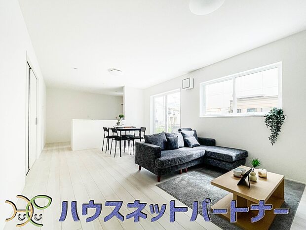 通風・採光に優れ、心地よい光と風が溢れています。 贅沢で豊かな居住性と、プライドを満たすクオリティが見事に調和した住空間。新築ならではの快適なひとときをご体感頂ける筈です。