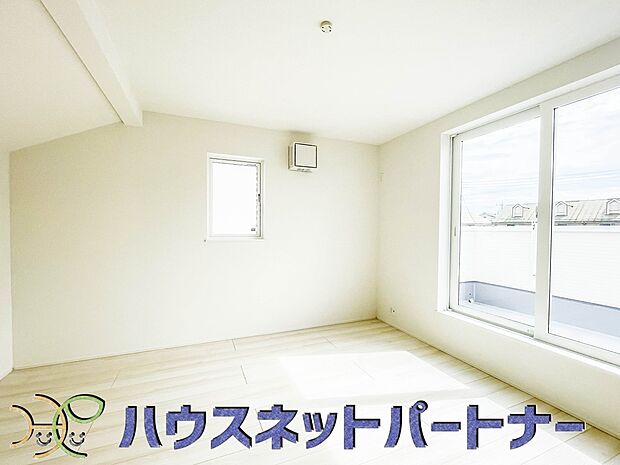 陽射しがぽかぽかと差し込むお部屋は湿気やカビの心配も減るので快適に過ごせます。