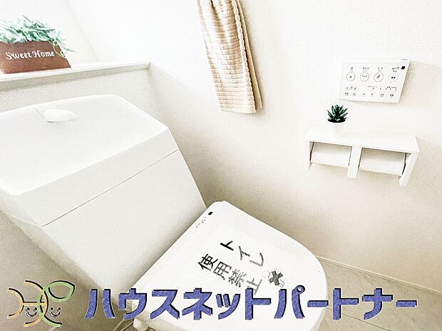 快適な生活を送るための必須アイテムとなった洗浄機能付トイレ。おしり洗浄、ビデ洗浄、暖房便座の3つの機能を標準装備しています