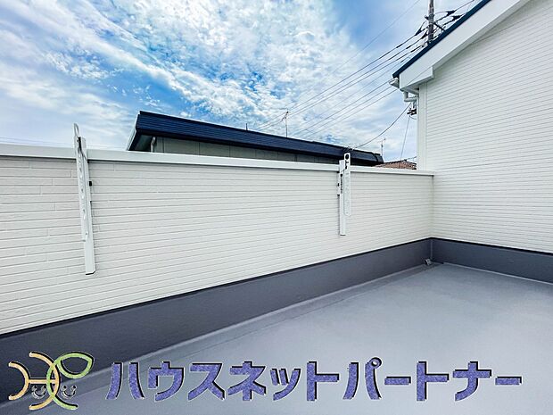 陽当りが良いと、洗濯物が乾きやすいですし、湿気やカビの心配も減るので快適です。寒い冬の日でも、日差しが届くと家の中が暖かくなりますね。